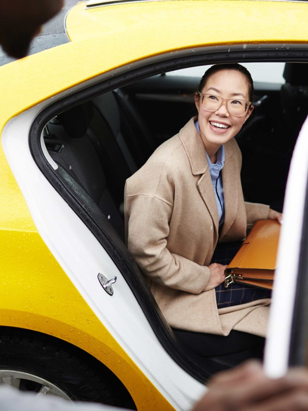 Taxi Latino Carxi woman-on-backseat